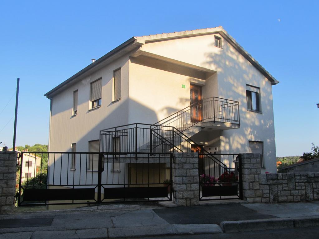 Apartment Razum بولا المظهر الخارجي الصورة